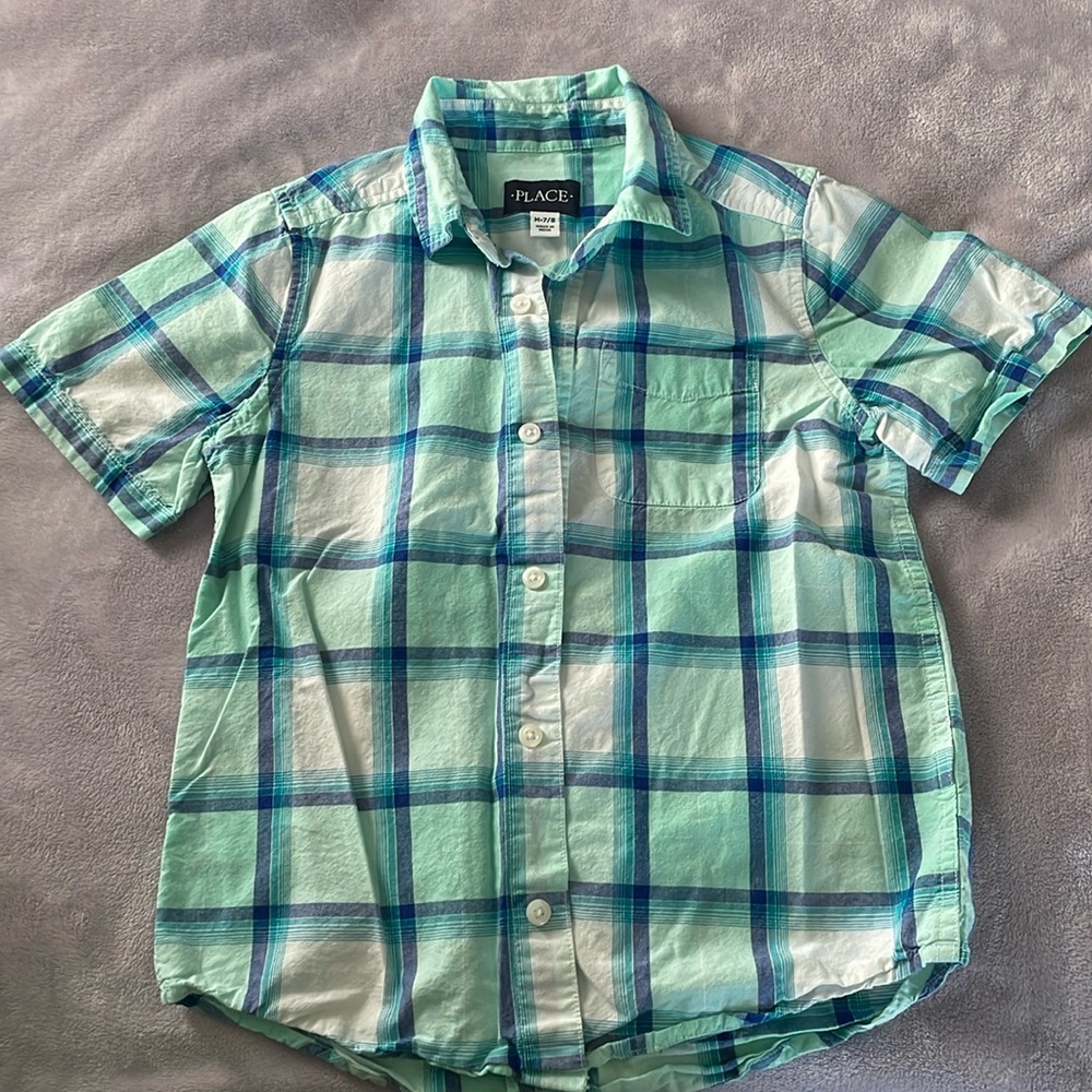 Place button down collard shirt